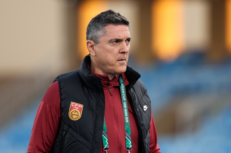 足球直播-媒体人：有很多让安东尼奥去国足的声音，只能说不要害安东尼奥了